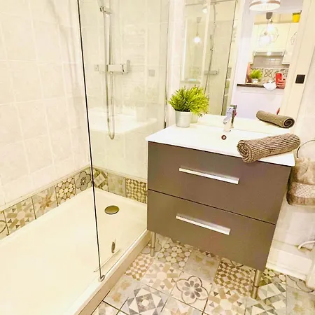 Au Son Des Cigales Apartment *