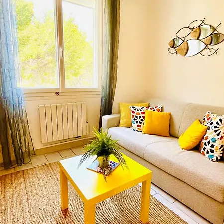 Au Son Des Cigales Apartment *